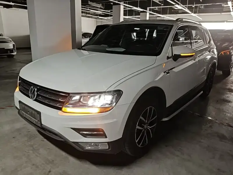 Volkswagen Tiguan L, 2017 — фото 1
