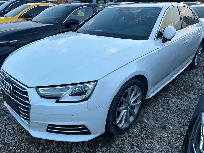 Audi A4L, 2018 — фото 1