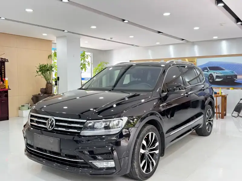 Volkswagen Tiguan L, 2021 — фото 1