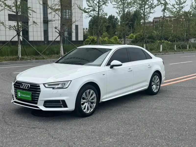 Audi A4L, 2019 — фото 1
