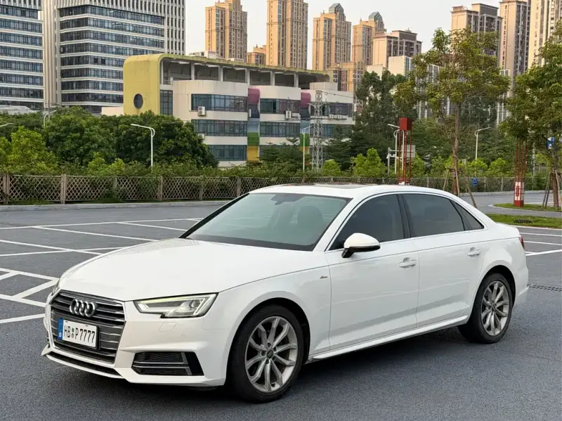 Audi A4L, 2018 — фото 1