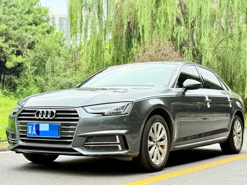 Audi A4L, 2020 — фото 1
