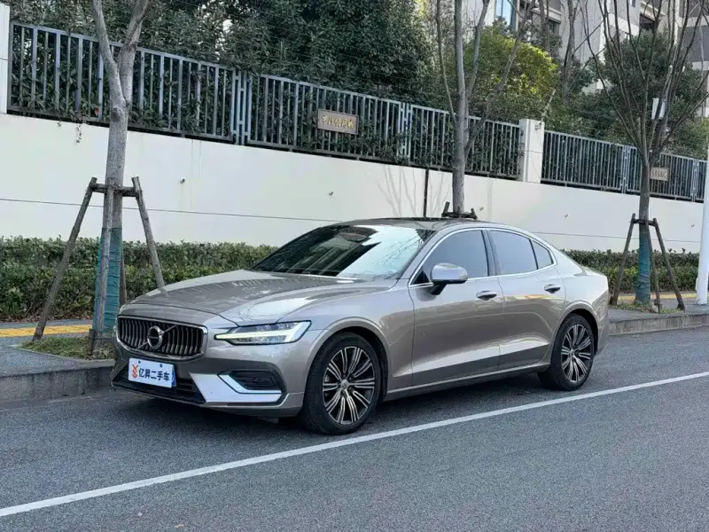 Volvo S60, 2022
