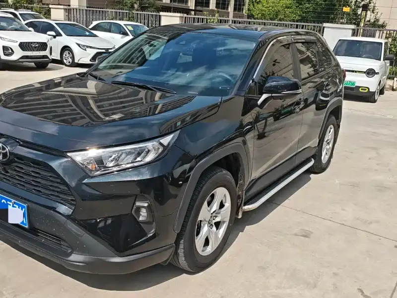 Toyota RAV4, 2023 — фото 1