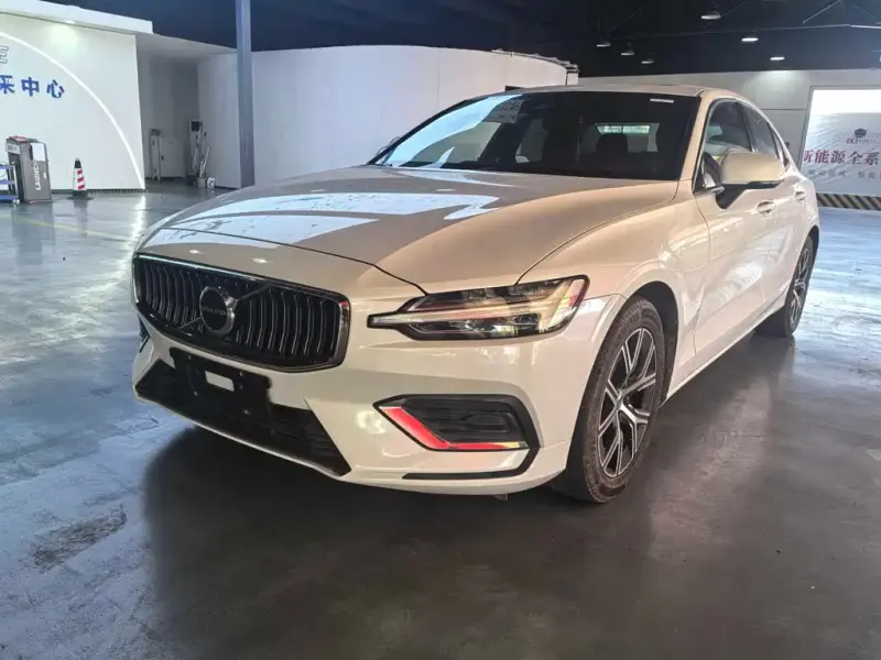 Volvo S60, 2022