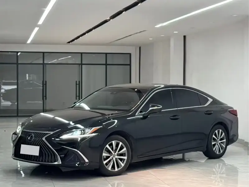 Lexus ES, 2020