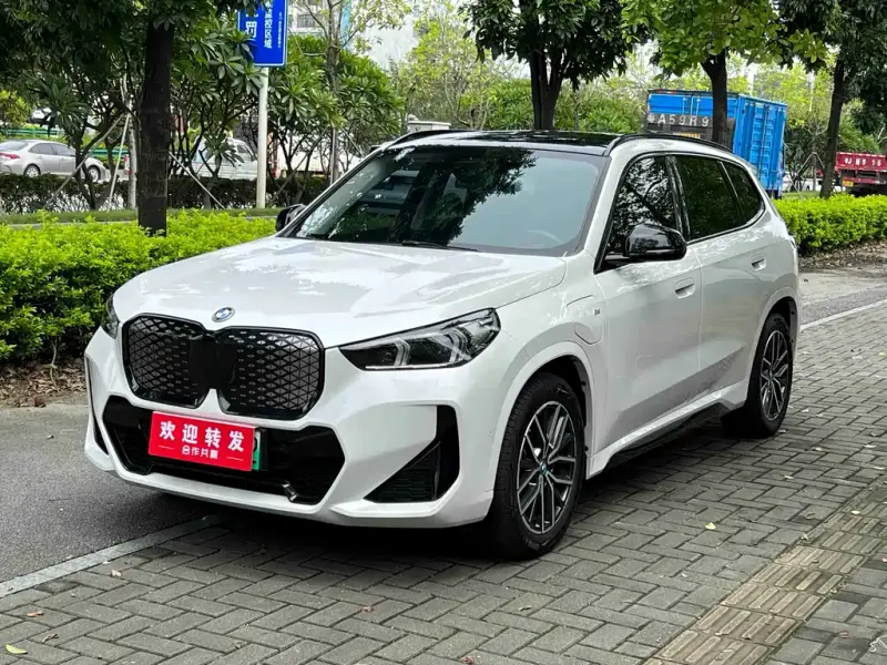 BMW iX1, 2025