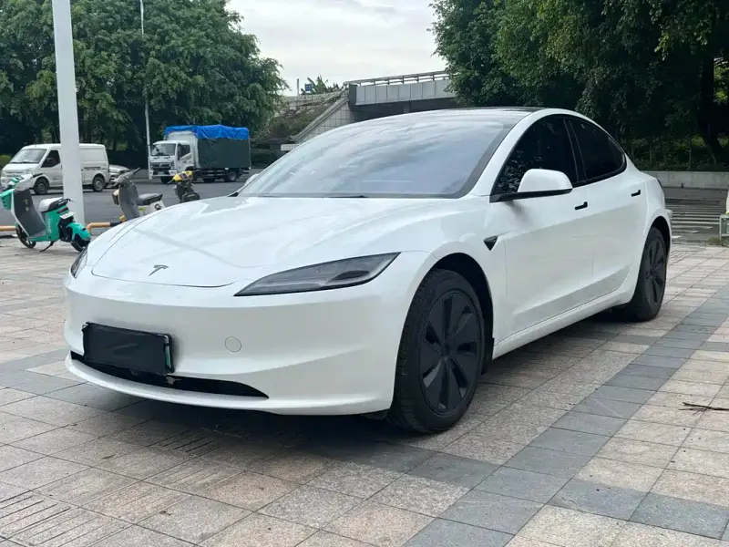 Tesla Model 3, 2025