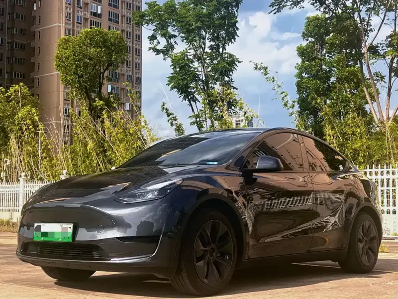 Tesla Model Y, 2024