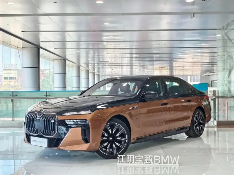 BMW i7 M70L, 2024 — фото 1