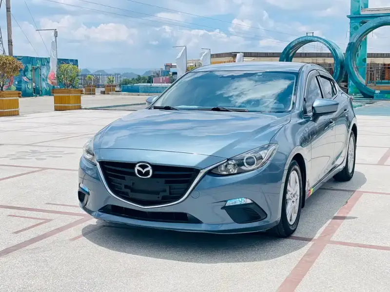 Mazda 3 Axela, 2015