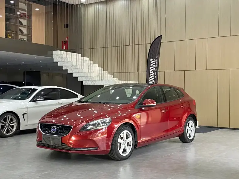 Volvo V40, 2016