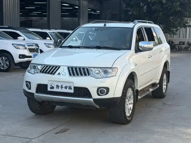 Mitsubishi Pajero Sport (Import), 2013 — фото 1