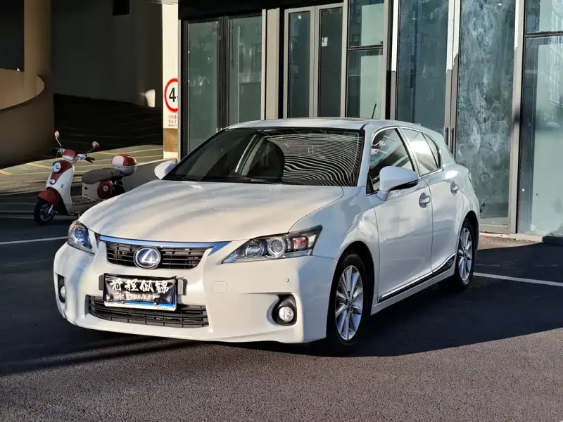 Lexus CT, 2012