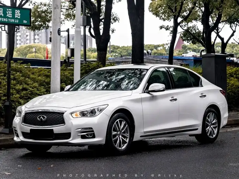 Infiniti Q50L, 2015