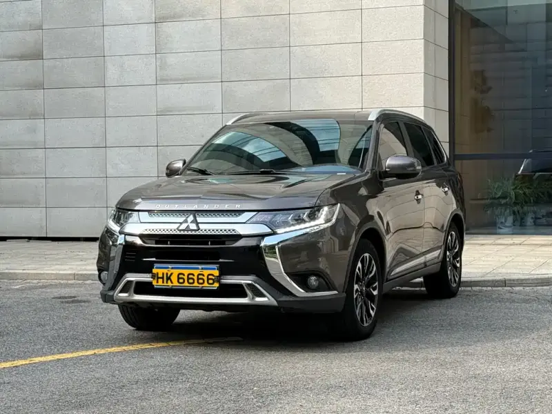 Mitsubishi Outlander, 2020