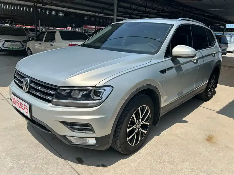 Volkswagen Tiguan L, 2018 — фото 1