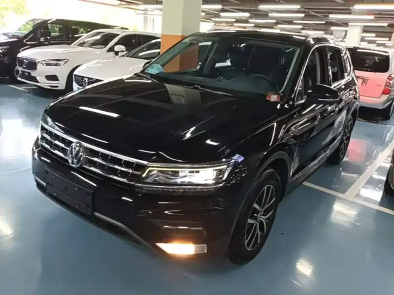 Volkswagen Tiguan L, 2018 — фото 1