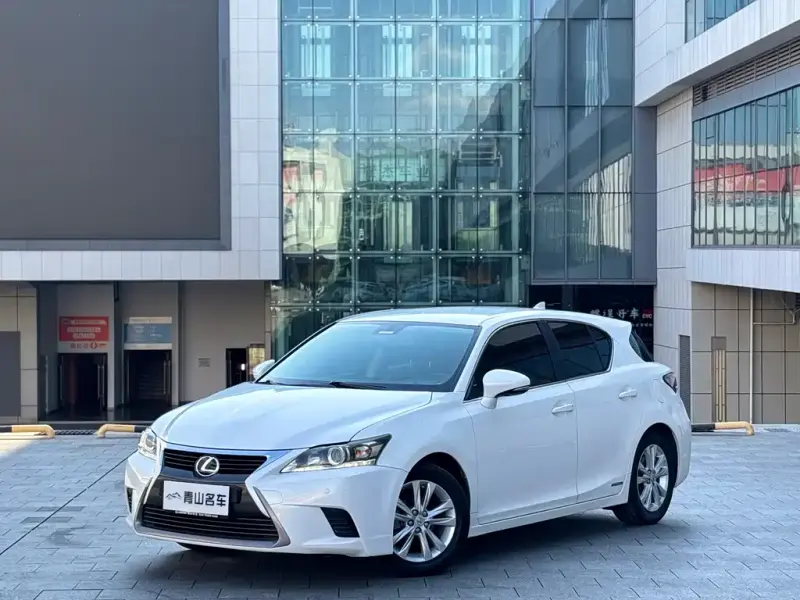 Lexus CT, 2015