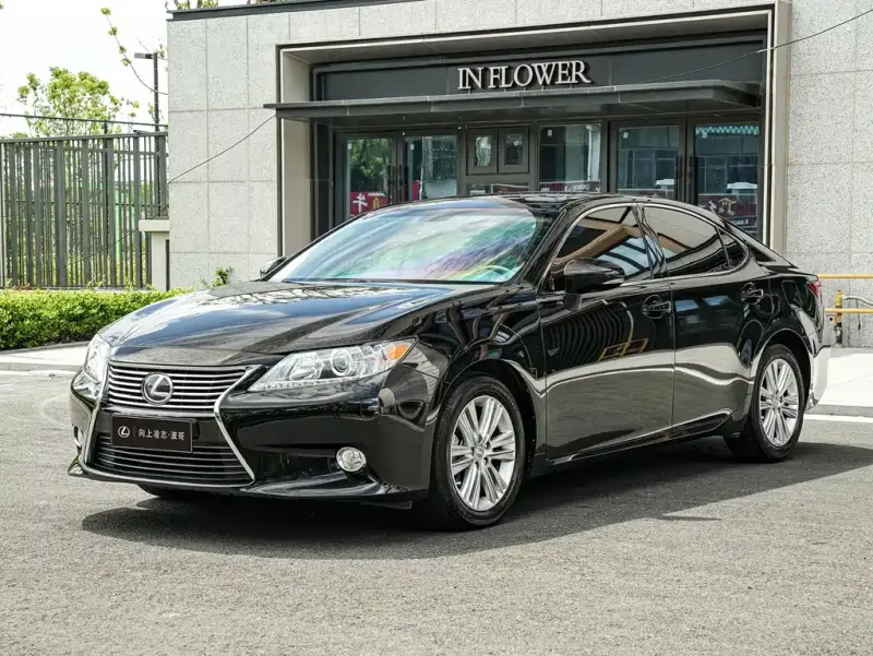 Lexus ES, 2014