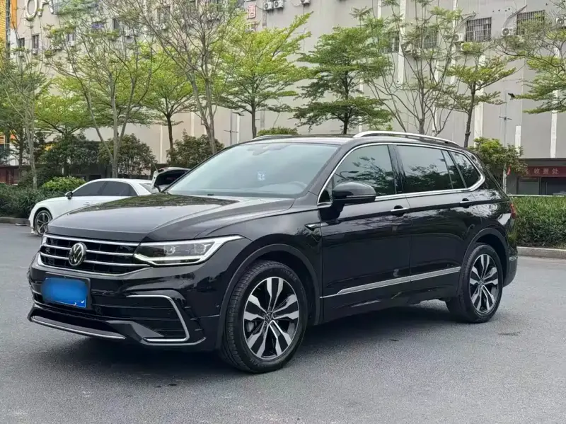 Volkswagen Tiguan L, 2023 — фото 1
