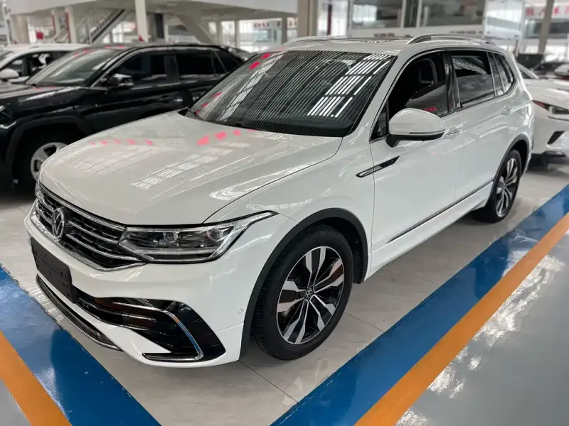 Volkswagen Tiguan L, 2023 — фото 1