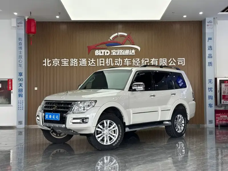 Mitsubishi Pajero (Import), 2019