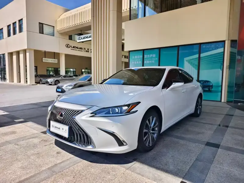Lexus ES, 2020