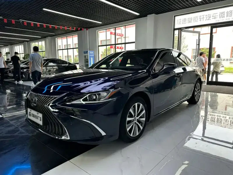 Lexus ES, 2020
