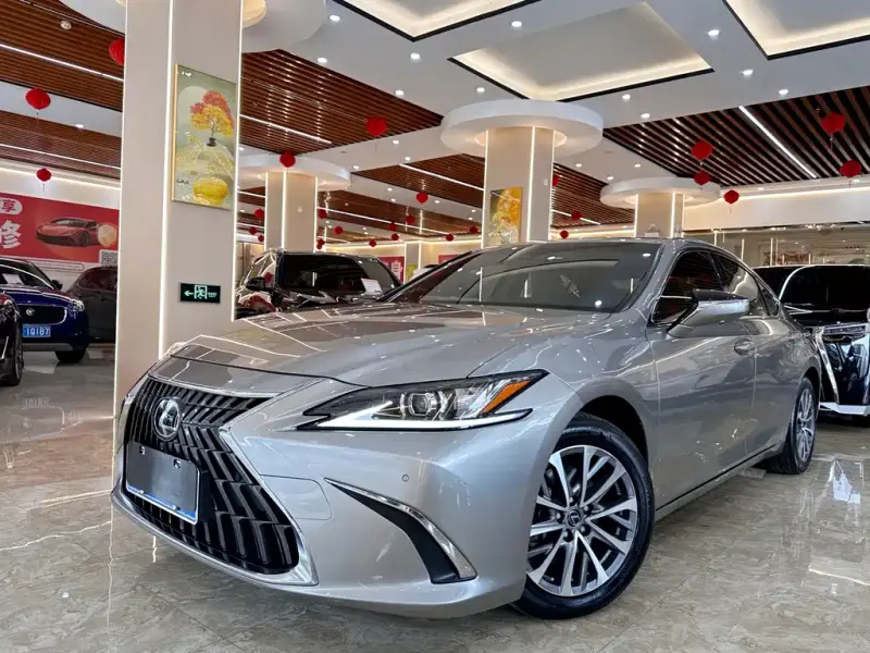 Lexus ES, 2022