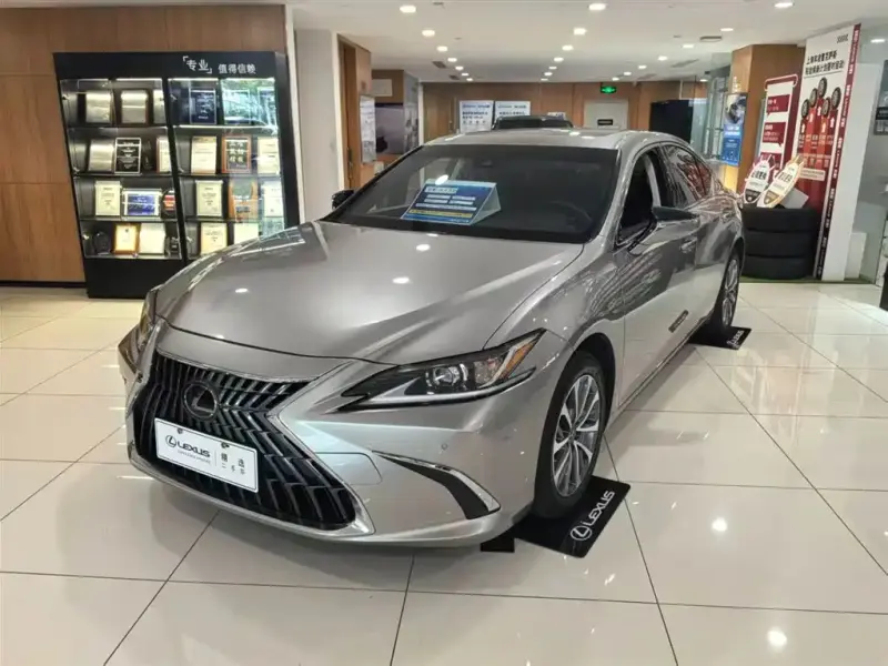 Lexus ES, 2022