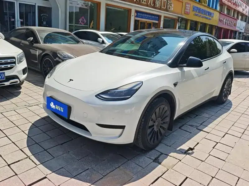 Tesla Model Y, 2023