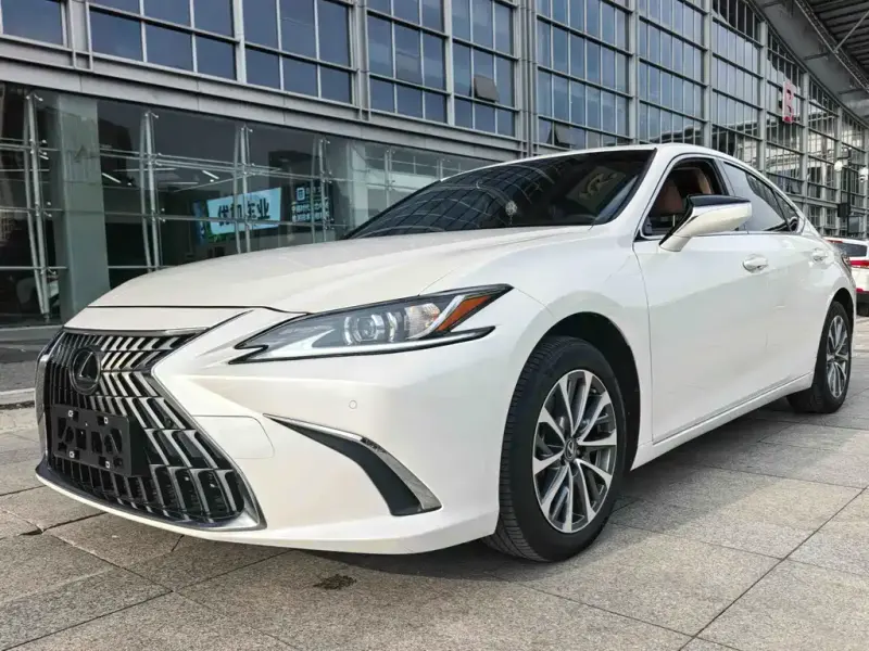 Lexus ES, 2024
