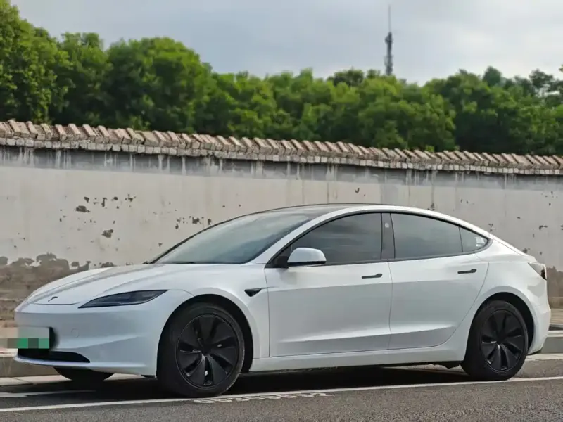 Tesla Model 3, 2026