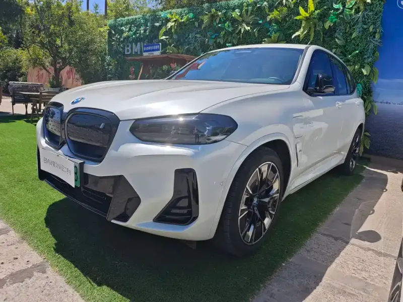 BMW iX3, 2025