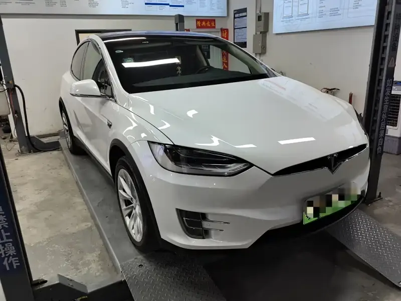 Tesla Model X, 2017