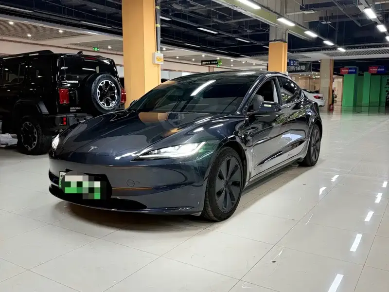 Tesla Model Y, 2024