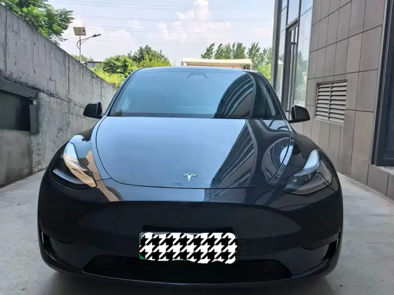 Tesla Model Y, 2025