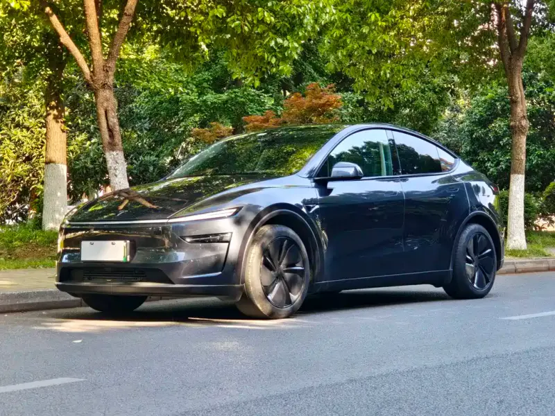 Tesla Model Y, 2025