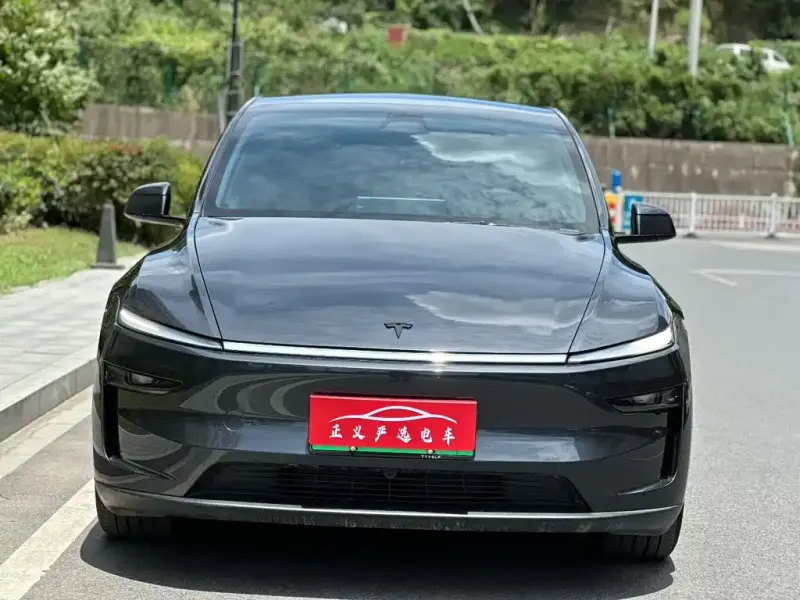Tesla Model Y, 2025