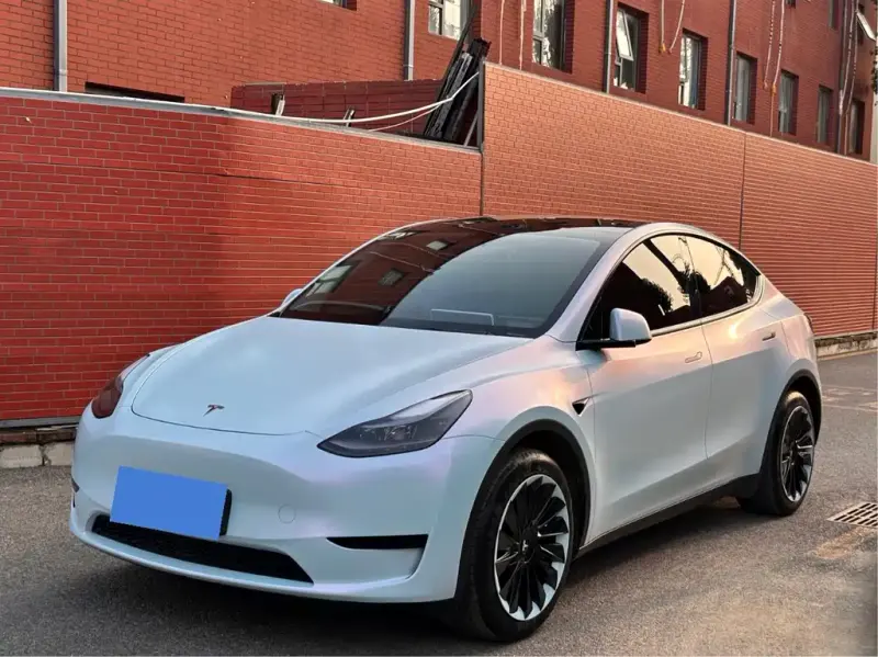 Tesla Model Y, 2024