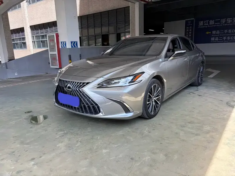 Lexus ES, 2024