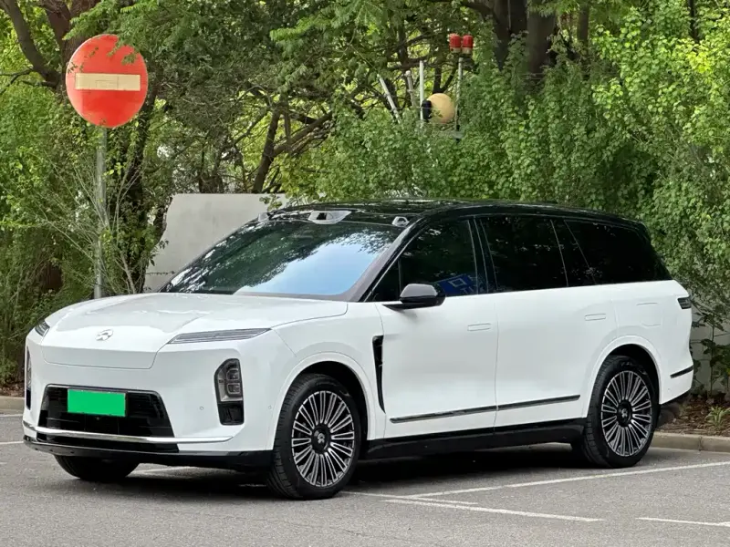 NIO ES8, 2025