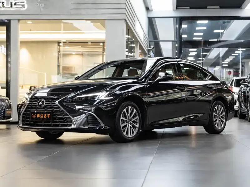 Lexus ES, 2025