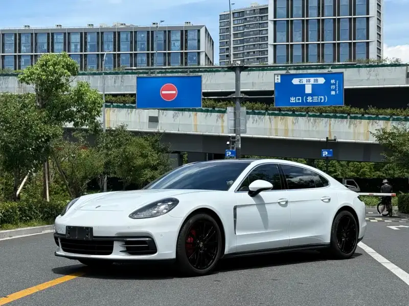 Porsche Panamera, 2019