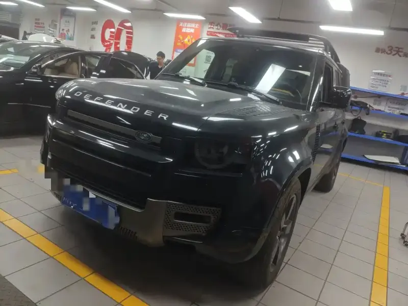 Land Rover Defender, 2023