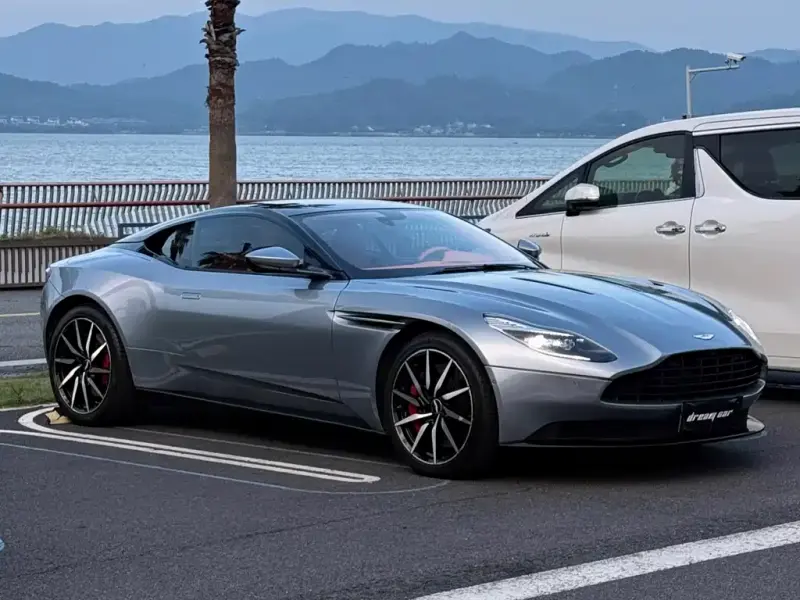 Aston Martin DB11, 2017