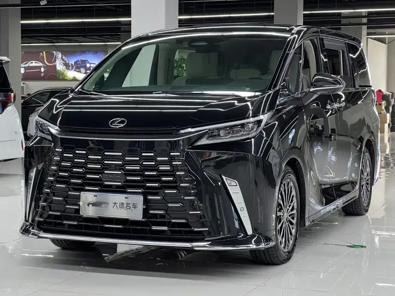 Lexus LM, 2025