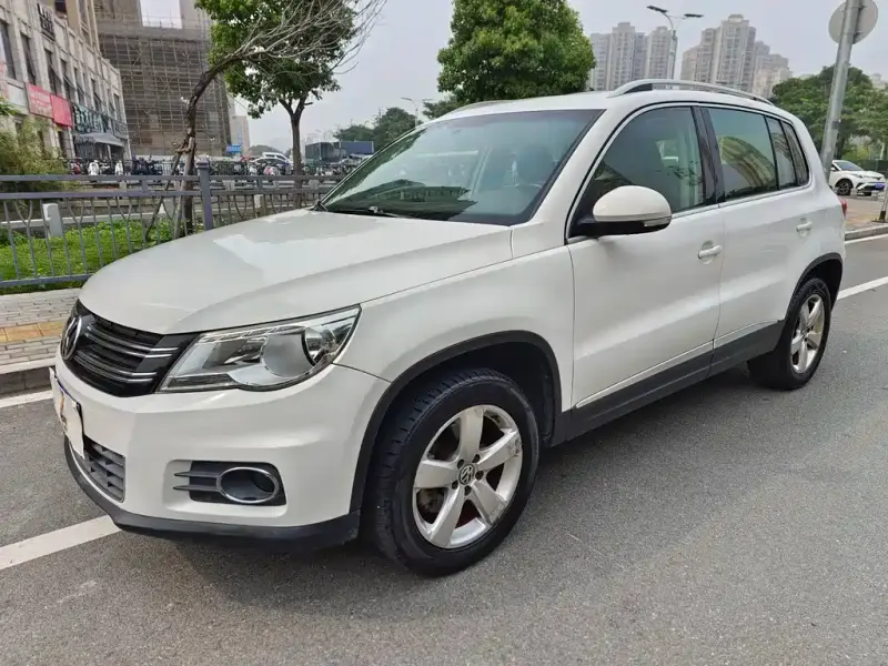 Volkswagen Tiguan, 2010 — фото 1