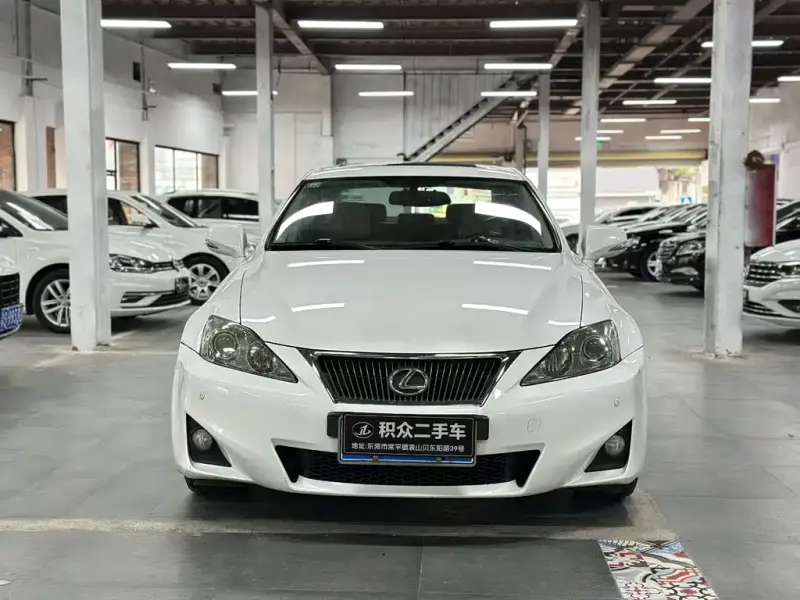 Lexus IS, 2011